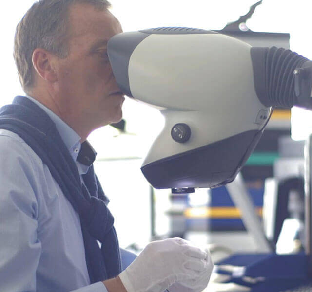 Kontrola kamene a rámu